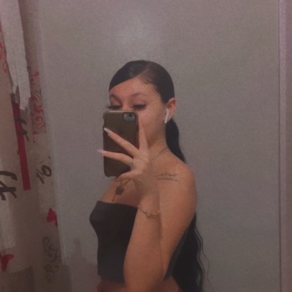 Meet your Posher, Jacynthia